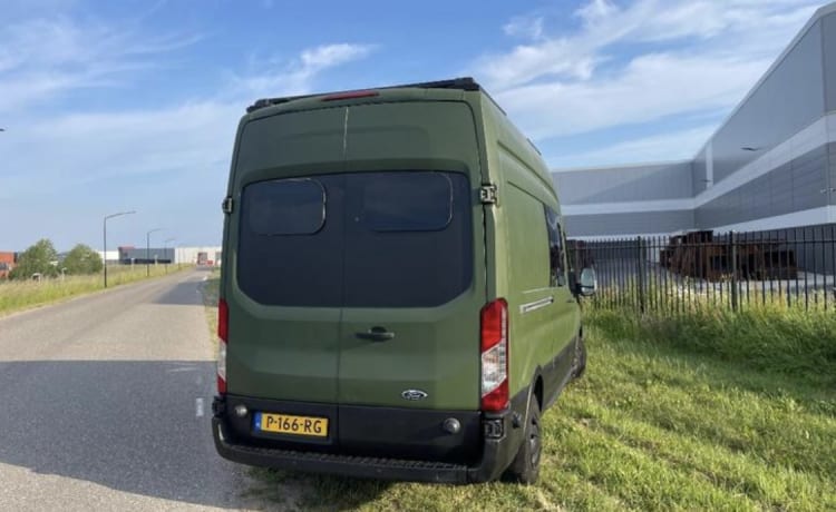 Bruce – Tough 4p bus camper for great adventures