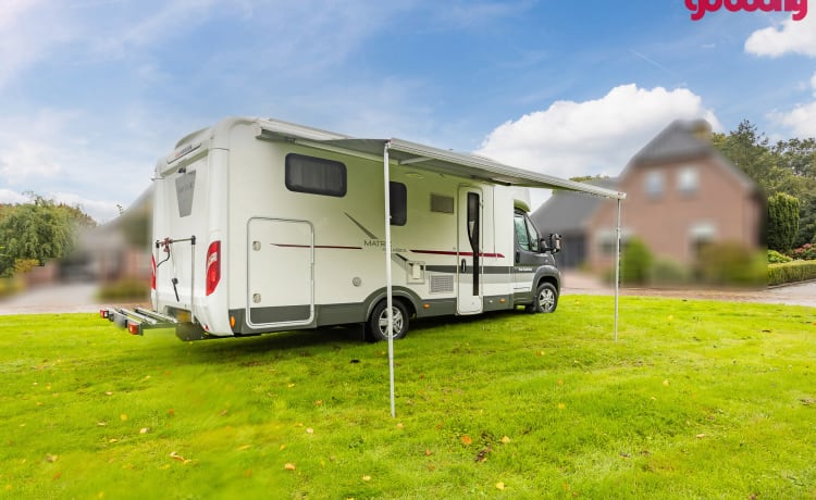 Zeer luxe half-integraal camper, pension op wielen 