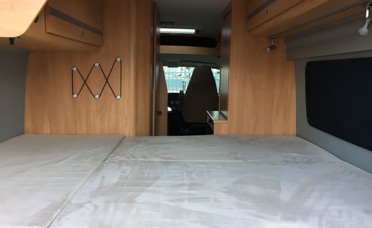 Mooie Pössl camperbus uit 2015