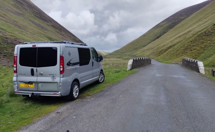 Nissan-camper met 2 slaapplaatsen uit 2008