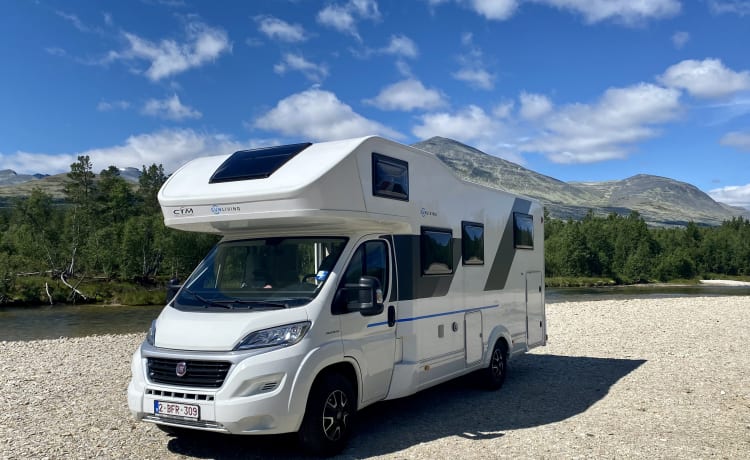 The Beast – Zeer recente, luxe 4-persoons Alkoofcamper