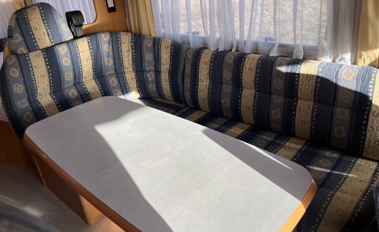 Hymer B575, AUTOMATICO, Aria condizionata, Letto fisso e Letto basculante 5 pers. dormire/sedersi