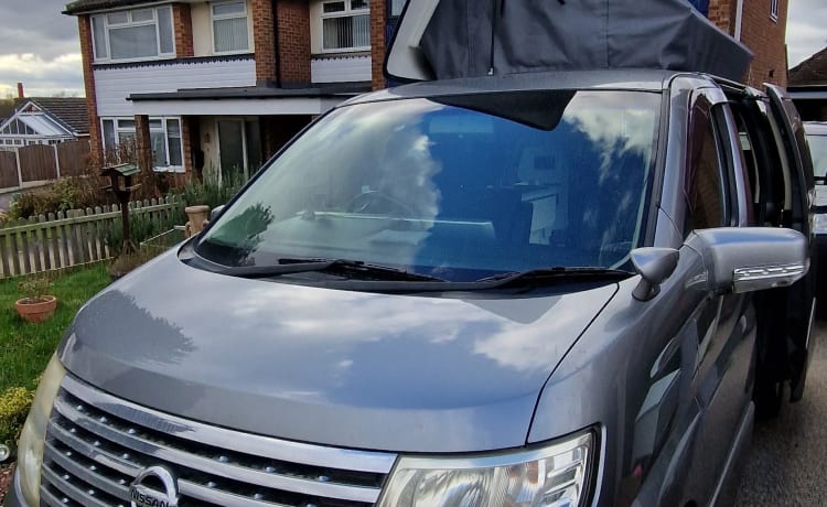 El – 2/3 berth Nissan Elgrand campervan with pop up roof