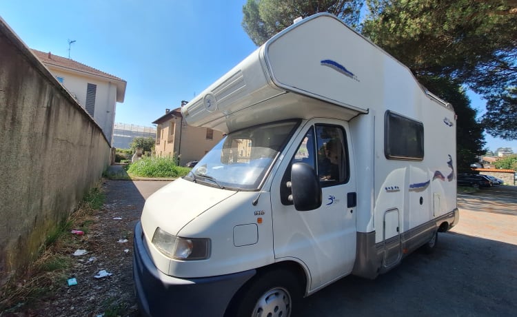 CHARLIE III – CAMPER