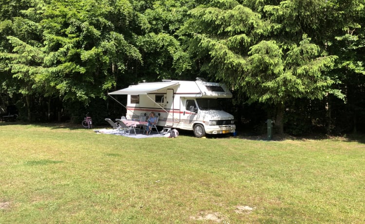 Grand camping-car 6 personnes à louer. Liberté LMC