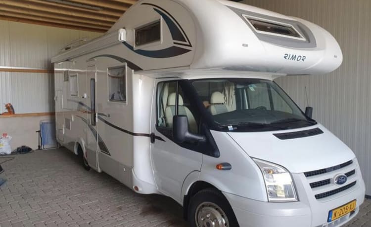 EXTRA BESCHIKBAARHEID – Camping-car spacieux pour 6 personnes avec toutes les commodités