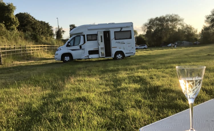 Beni – Drive and enjoy, in our comfy and compact motorhome.