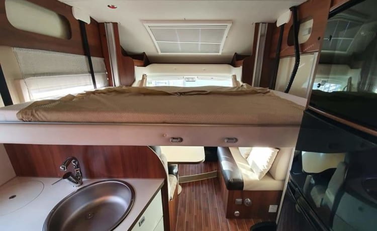 Start your freedom – Spacious MC Louis Sovereign 80 Semi-Integral