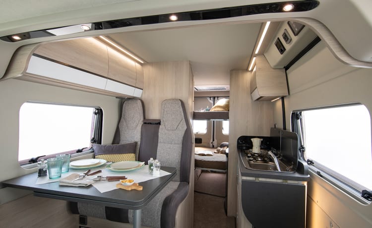 Boris – Camping-car moderne de luxe à 4 couchettes 2023