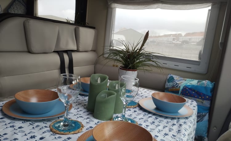 Poseidon – Heerlijke grote 4 persoons camper – McLouis luxe uitvoering.