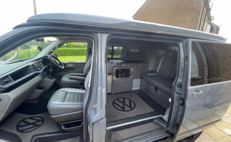 STEEVAN – 2021 Volkswagen campervan 