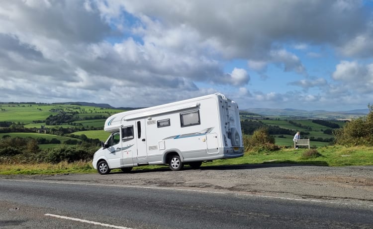 Aurora – Halbintegrierter Autotrail mit 4 Schlafplätzen aus dem Jahr 2008