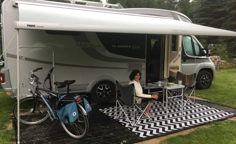 ADRIA Matrix SBC 670 - 50 jaar Silver Collection – "Mon camping-car est mon château" PRÊT À ALLER PARTOUT OÙ VOUS AVEZ BESOIN D'ALLER