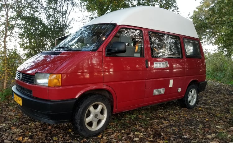 Faro! Parti per un viaggio indimenticabile con questo accogliente VW T4!