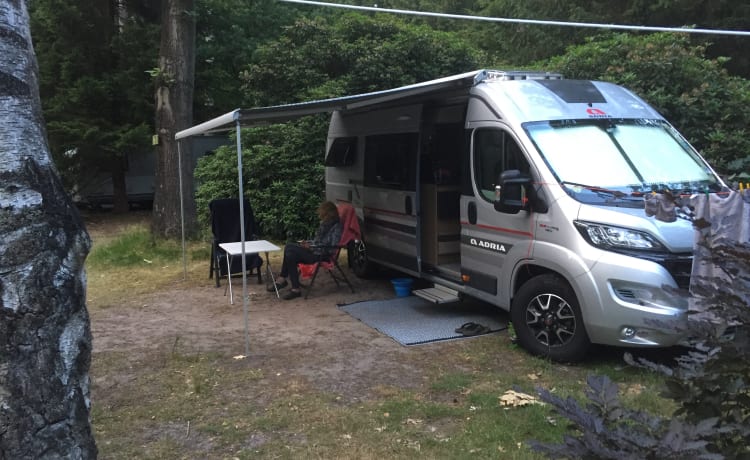 Scopri la libertà con il nostro bel camper 2 persone.