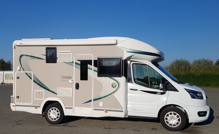 Beautiful fully equipped Chausson mobile home for 2p