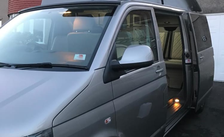 VW T5 campervan 4 berth/6 seats from £99 p.d. - Goboony