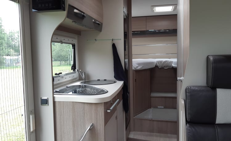 Challenger – Bellissimo camper confortevole da 170 CV (2-4 persone)