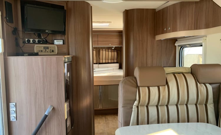 EXTRA DAYS Available Luxury Super Cozy Camper king-size bed / full air conditioning