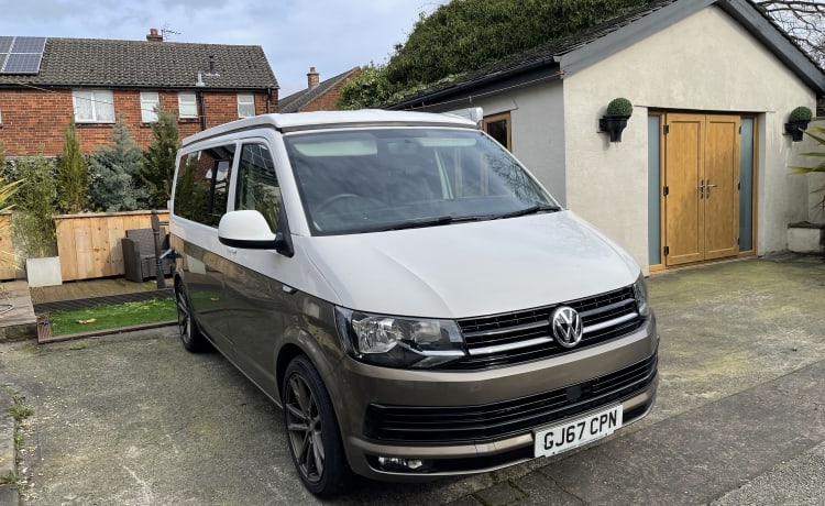 Stunning 2017 Volkswagen T6 camper! Pop up roof 4 berth