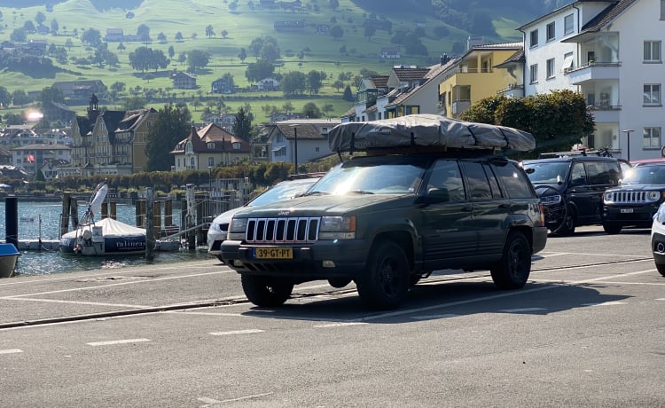 SJEEPIE – Jeep grand cherokee 4x4 met daktent