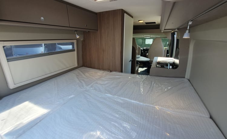 CampChamp – Camping-car flambant neuf de 2024 avec Skyloft, climatisation et bien plus encore !