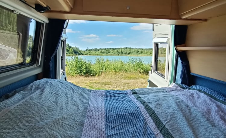 schöner possl bus camper mit fahrradträger für elektrofahrräder