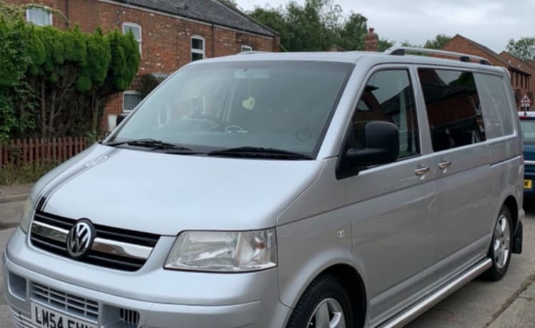 Explorer  – Volkswagen Transporter 2.5 TDI Sport