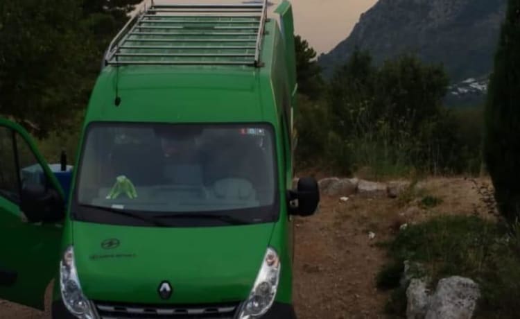 Kermit – On an adventure with our fantastic Kermit the bus camper!