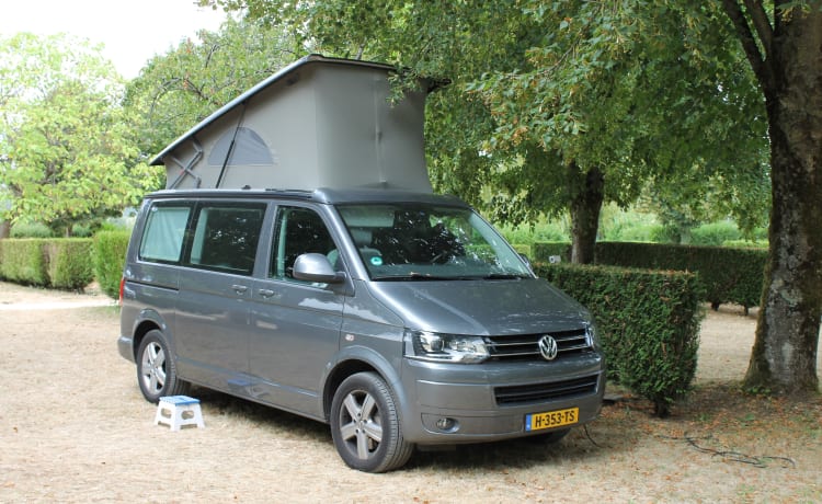 Merveilleusement luxueux VW T5 California Beach Automatic