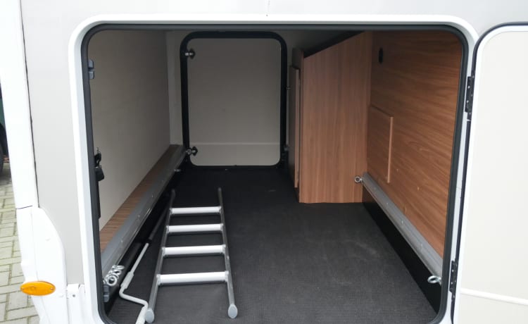 Carado Half Integral, Queen Bed, Lift Bed!!