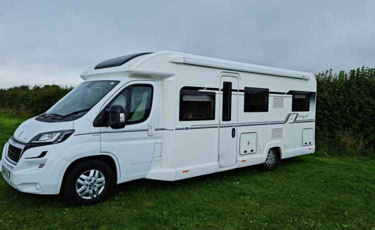 Cornish – Camping-car de luxe BAILEY Autograph 796 à 6 places - Tout compris*