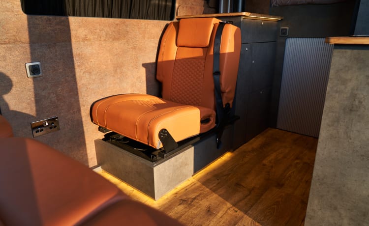 THUNDER – Splendido camper VW Crafter 4 posti letto del 2022