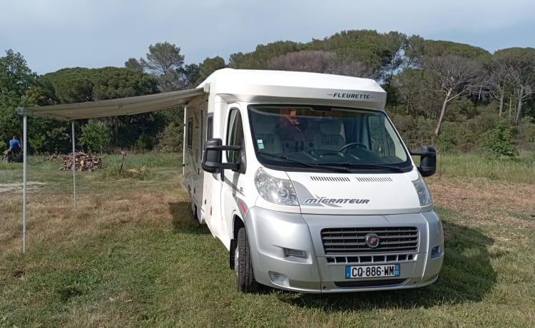 Sarah et Joel – Superb comfortable motorhome