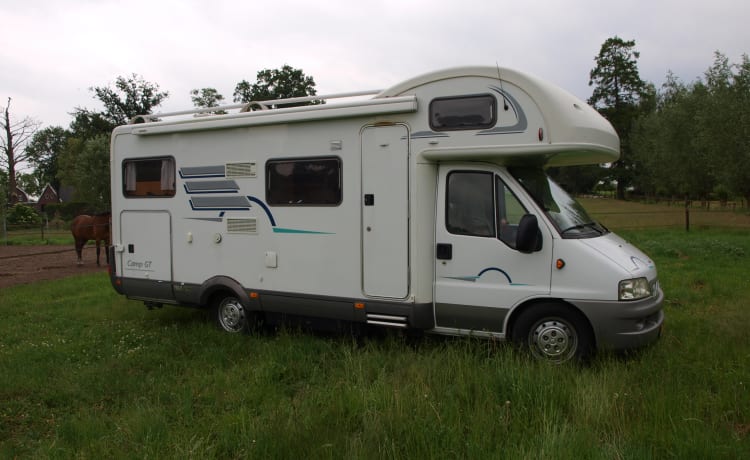 Ruime en gezinsvriendelijk Hymer 644 GT camper