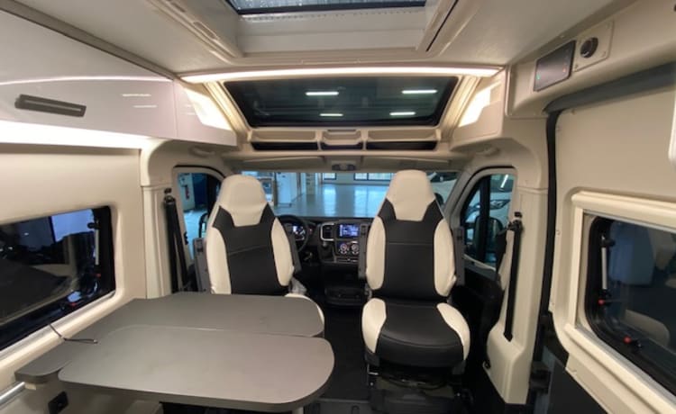 Livingstone 5 – Luxe 4 persoons CamperVan (2022) in Madrid