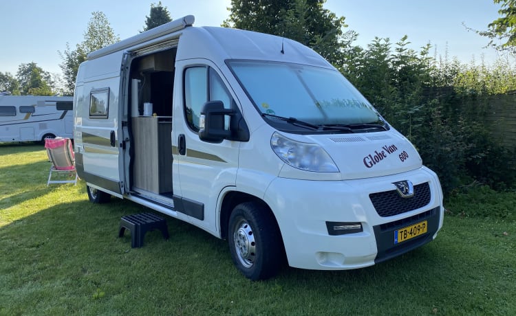 2-person Peugeot Boxer Bus Camper