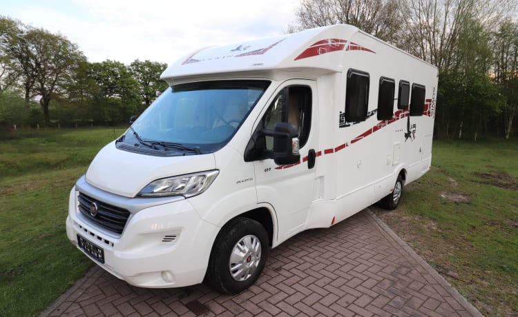 3-pers. Rimor camper | Queensbed | Airco | Luifel | Fietsendrager | 