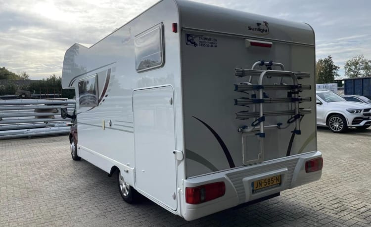 Family camper with bunk beds, 6 Person Sunlight Alcove from 2009