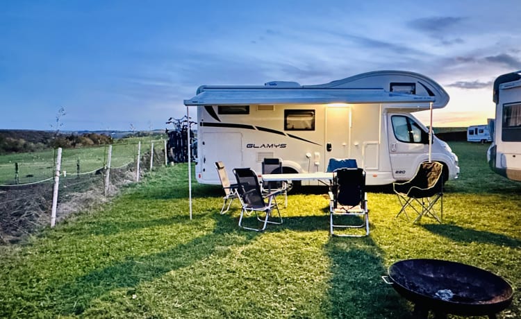 Moby – Camping-car aventureux et ENTIÈREMENT équipé + auvent + climatisation