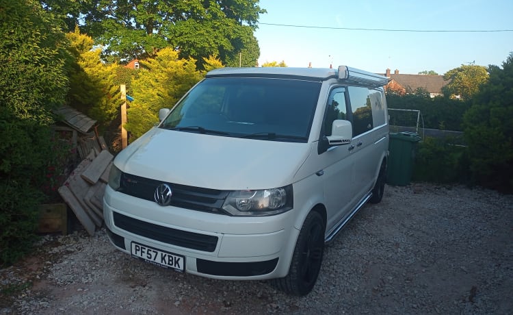 Berthy – 4 Berth VW T5 Campervan 5 Seats Pop Top with Awning & Diesel Heater 6 Speed