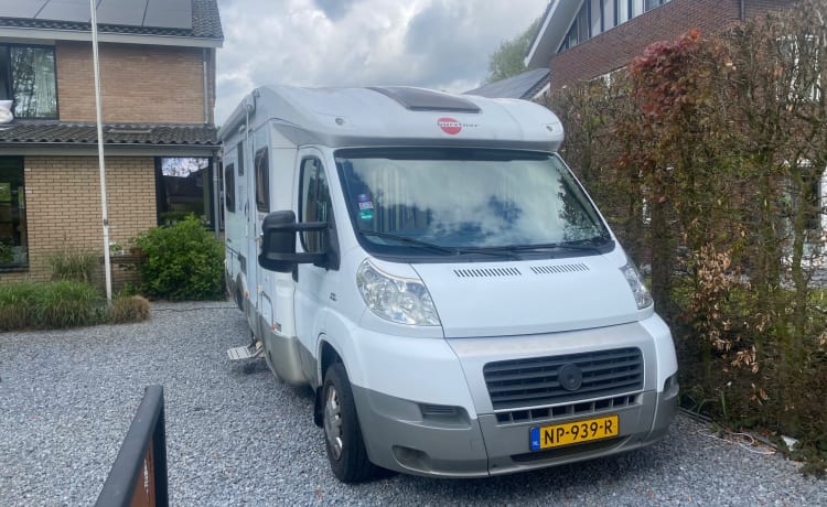 Een Ruime 2 pers. camper zeer compleet.