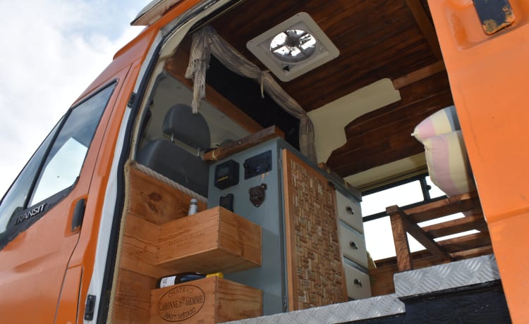 Bertha – Omgebouwde Ford Transit camper