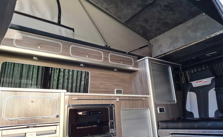 Wallace – Camper VW T6 con 4 posti letto ad alta specifica nel Derbyshire