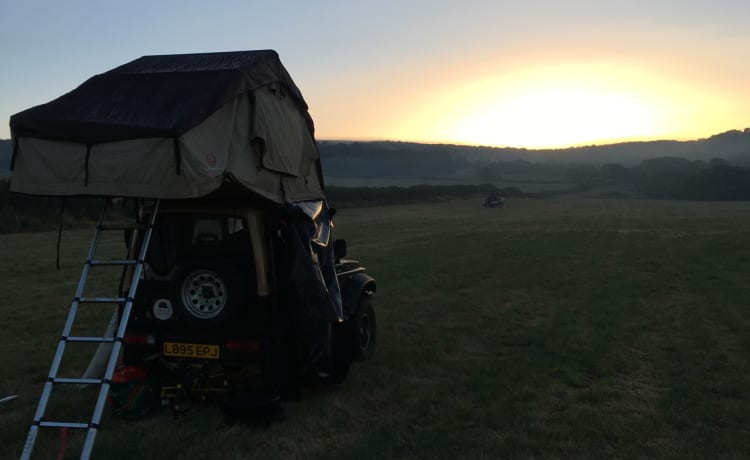 The Rolling Zookiini – Suzuki Samurai 4WD met Daktent en uitrusten.