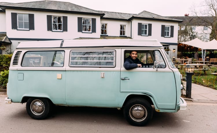 Maeve – Een AUTHENTIEKE klassieke VW-camper uit 1973