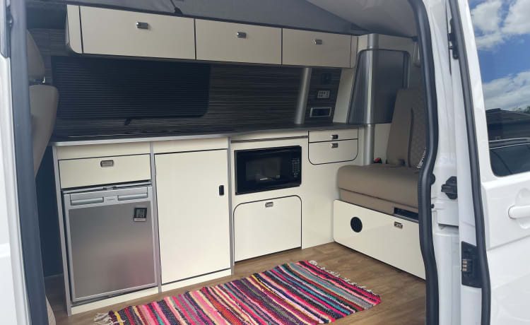 Daisy – 4 berth Volkswagen campervan from 2016