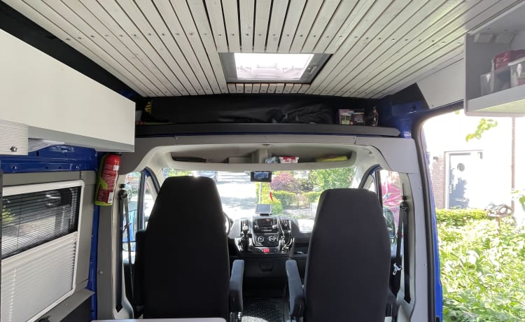 Blue Rambler – Peugeot Boxer bus camper from 2015