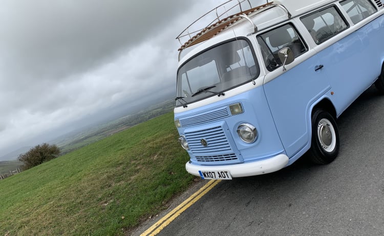 Bellathecamper – Bella - Classic Bay Window VW CamperVan in condizioni da showroom