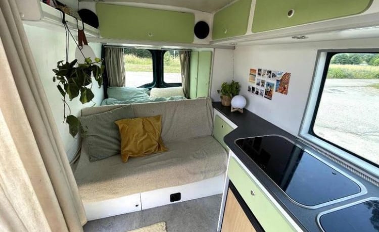 Betsie – 2p Renault campervan uit 2002